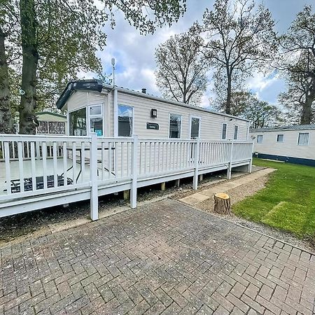 Lovely 6 Berth Caravan With Decking At Carlton Meres In Suffolk Ref 60058M Saxmundham Exterior foto