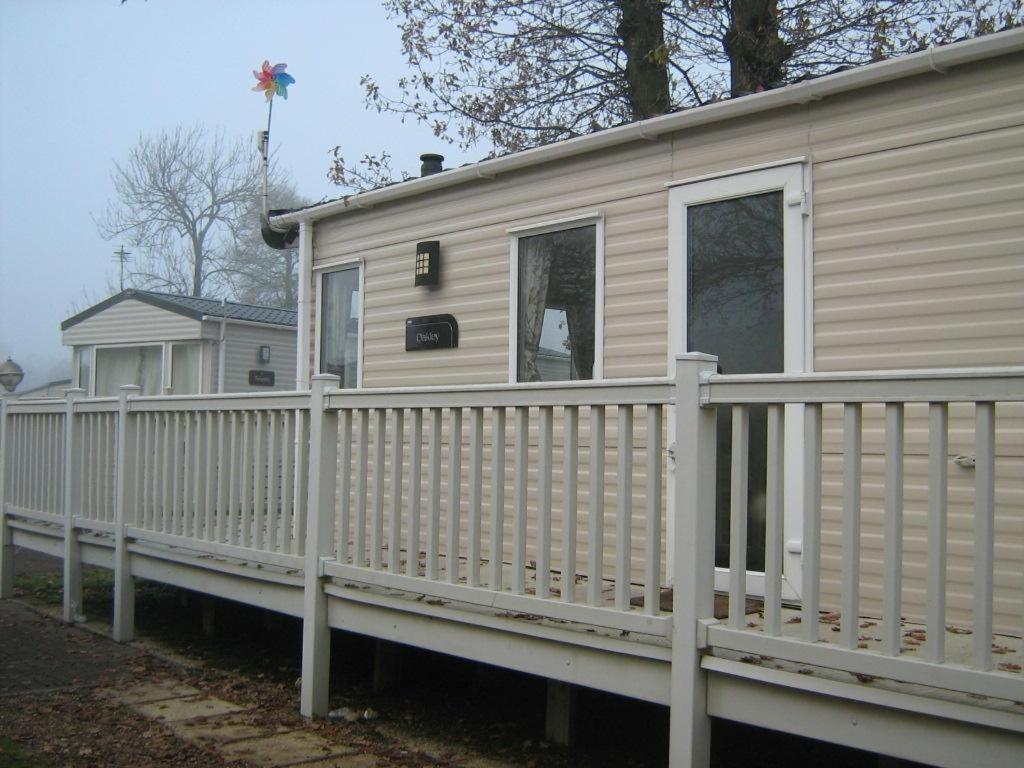 Lovely 6 Berth Caravan With Decking At Carlton Meres In Suffolk Ref 60058M Saxmundham Exterior foto