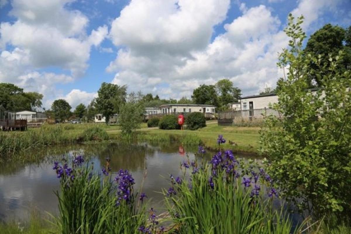 Lovely 6 Berth Caravan With Decking At Carlton Meres In Suffolk Ref 60058M Saxmundham Exterior foto