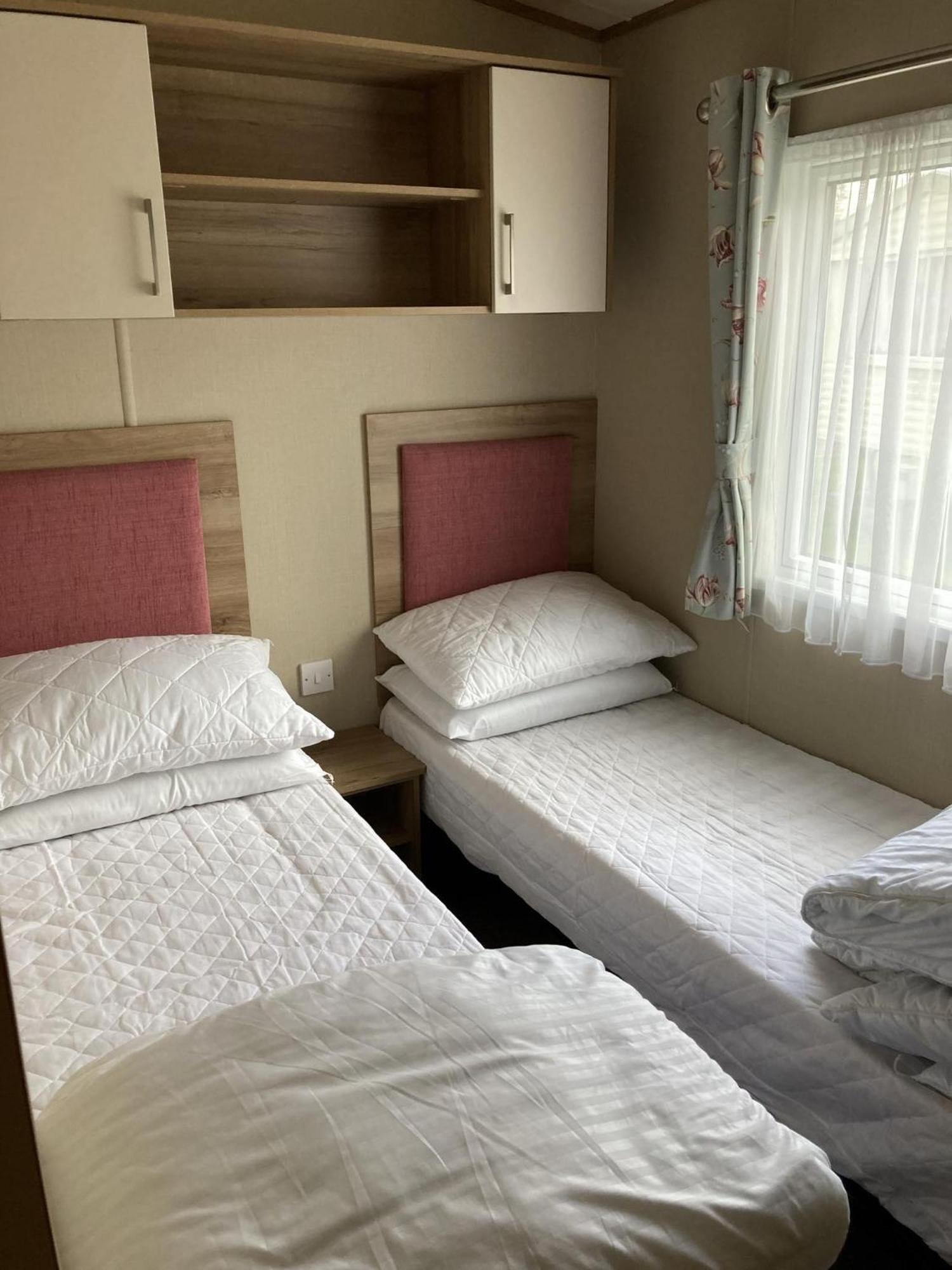 Lovely 6 Berth Caravan With Decking At Carlton Meres In Suffolk Ref 60058M Saxmundham Exterior foto