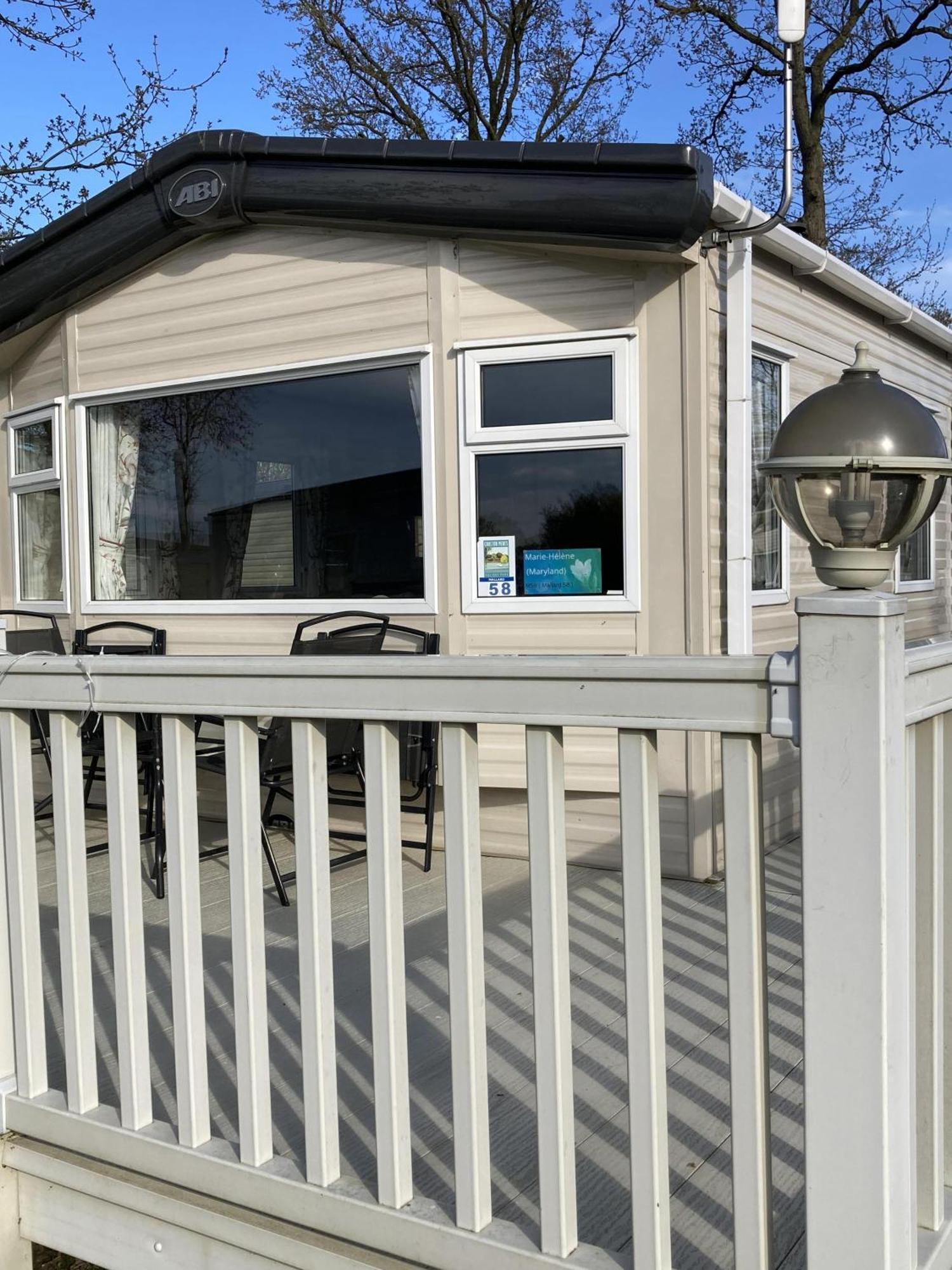 Lovely 6 Berth Caravan With Decking At Carlton Meres In Suffolk Ref 60058M Saxmundham Exterior foto