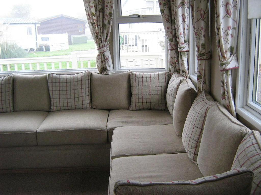 Lovely 6 Berth Caravan With Decking At Carlton Meres In Suffolk Ref 60058M Saxmundham Exterior foto