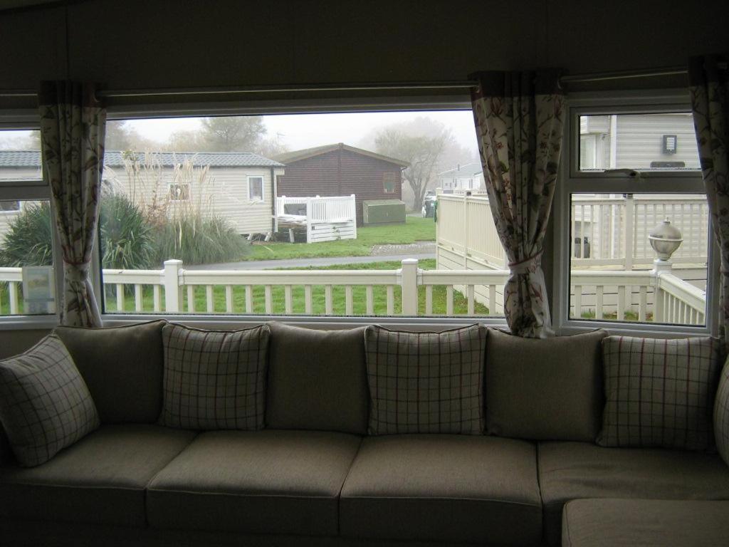 Lovely 6 Berth Caravan With Decking At Carlton Meres In Suffolk Ref 60058M Saxmundham Exterior foto