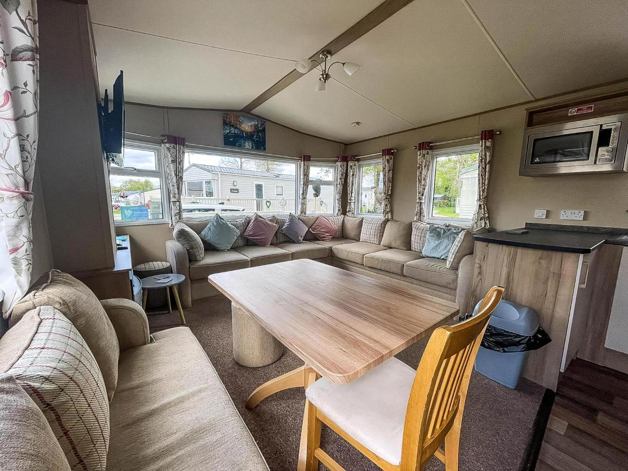 Lovely 6 Berth Caravan With Decking At Carlton Meres In Suffolk Ref 60058M Saxmundham Exterior foto