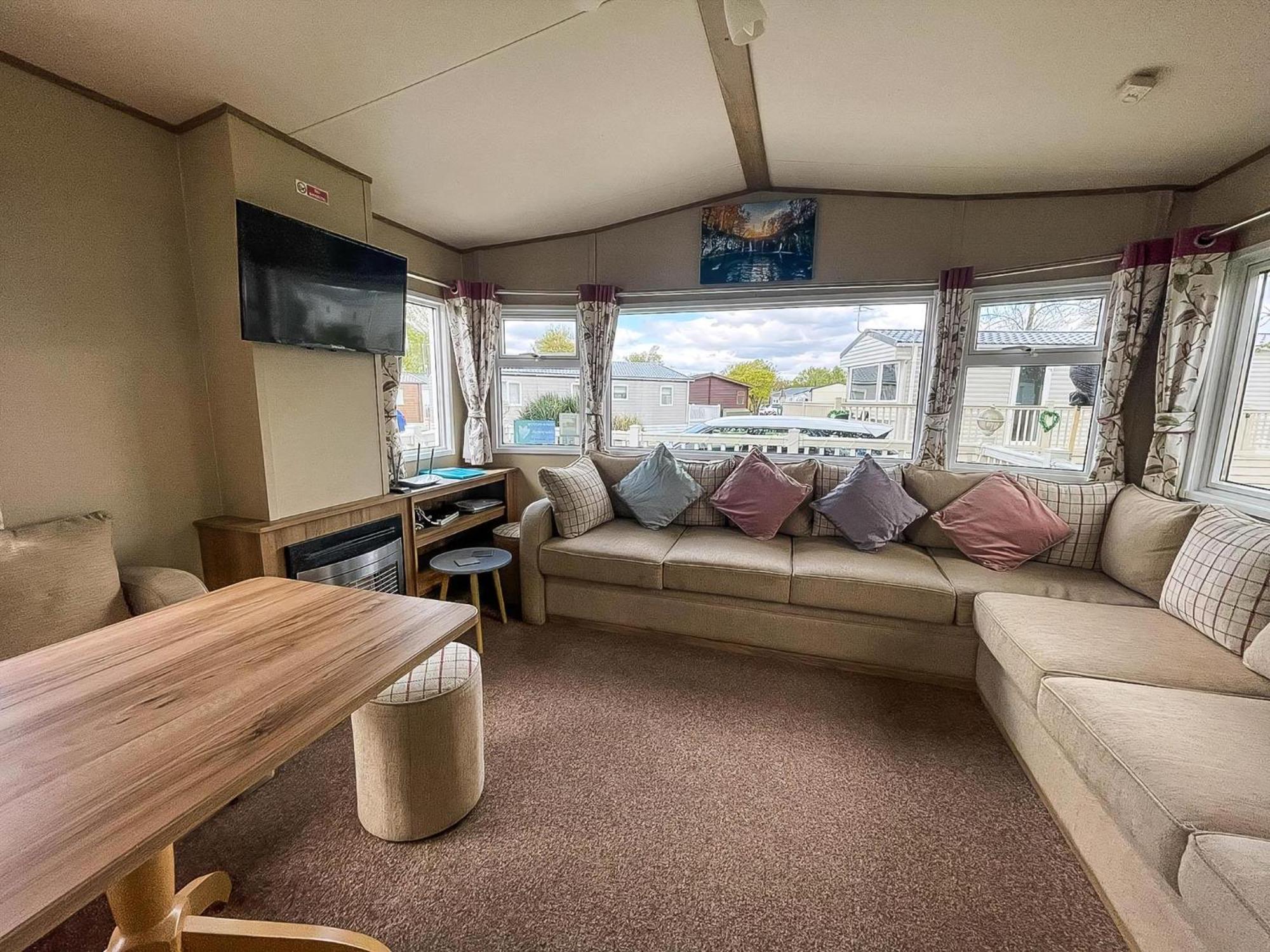 Lovely 6 Berth Caravan With Decking At Carlton Meres In Suffolk Ref 60058M Saxmundham Exterior foto